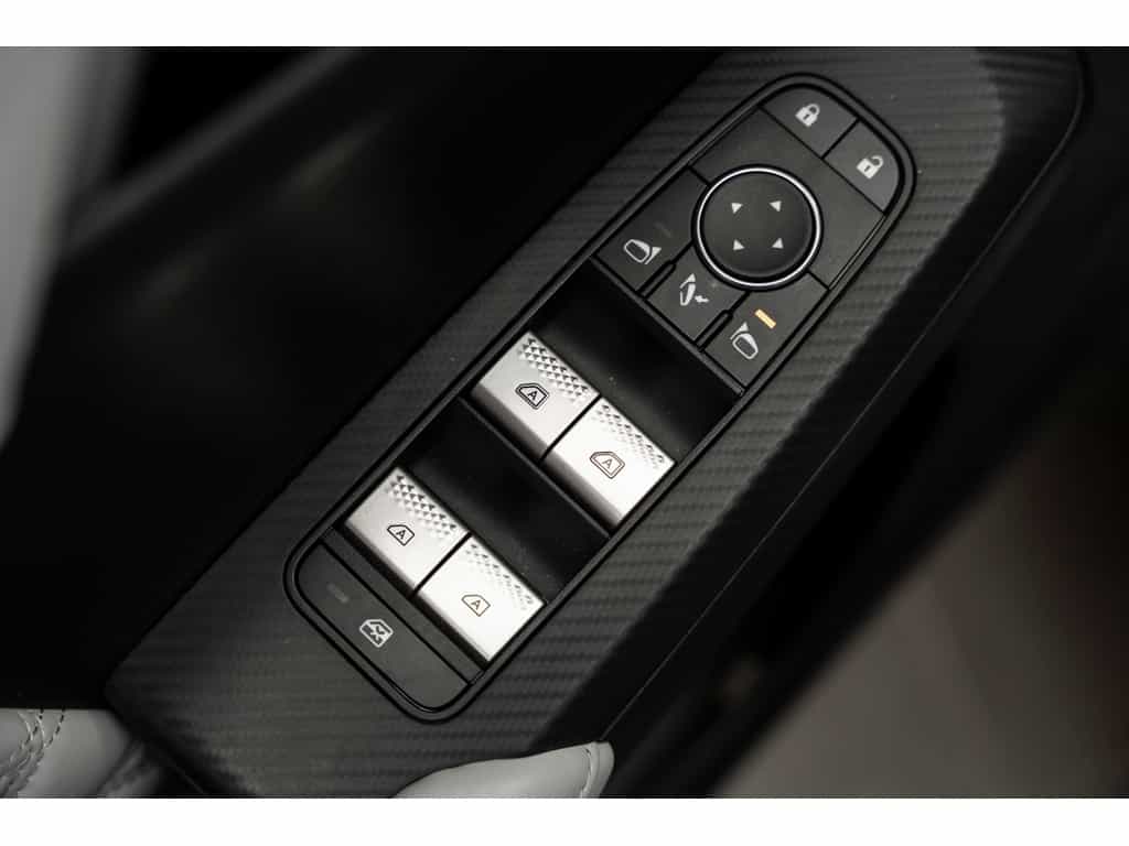 2024 Mitsubishi Outlander PHEV - Image 25