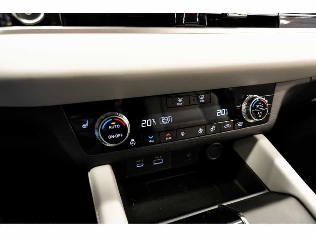 2024 Mitsubishi Outlander PHEV - Image 26