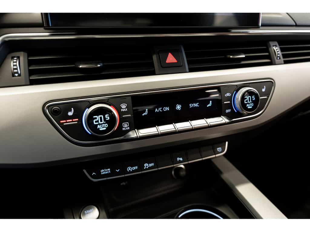 Image 19 Audi A5 45 Komfort Quattro Toit panoramique 2023