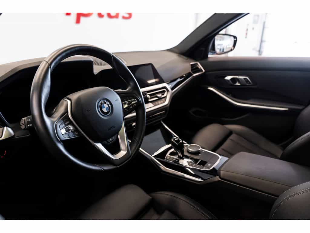 2022 BMW 3 Series 330e - Image 11