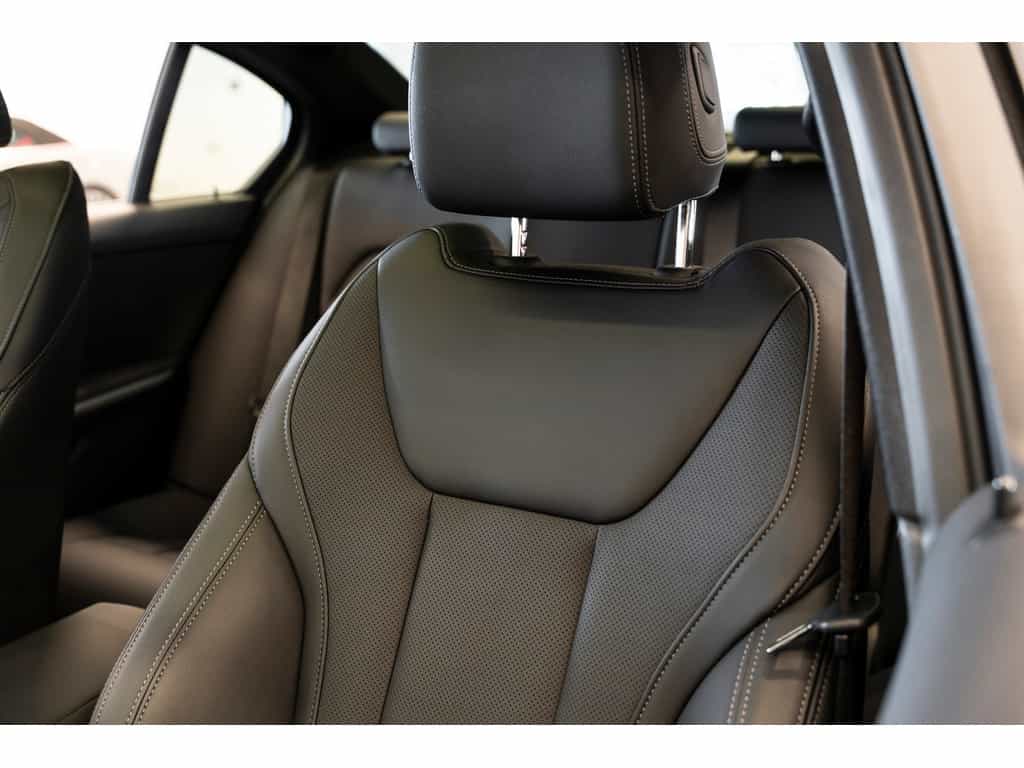 2022 BMW 3 Series 330e - Image 15