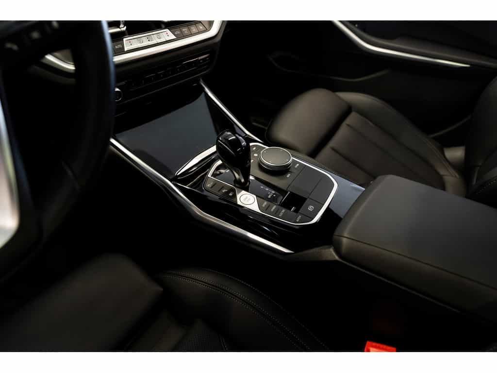 2022 BMW 3 Series 330e - Image 16