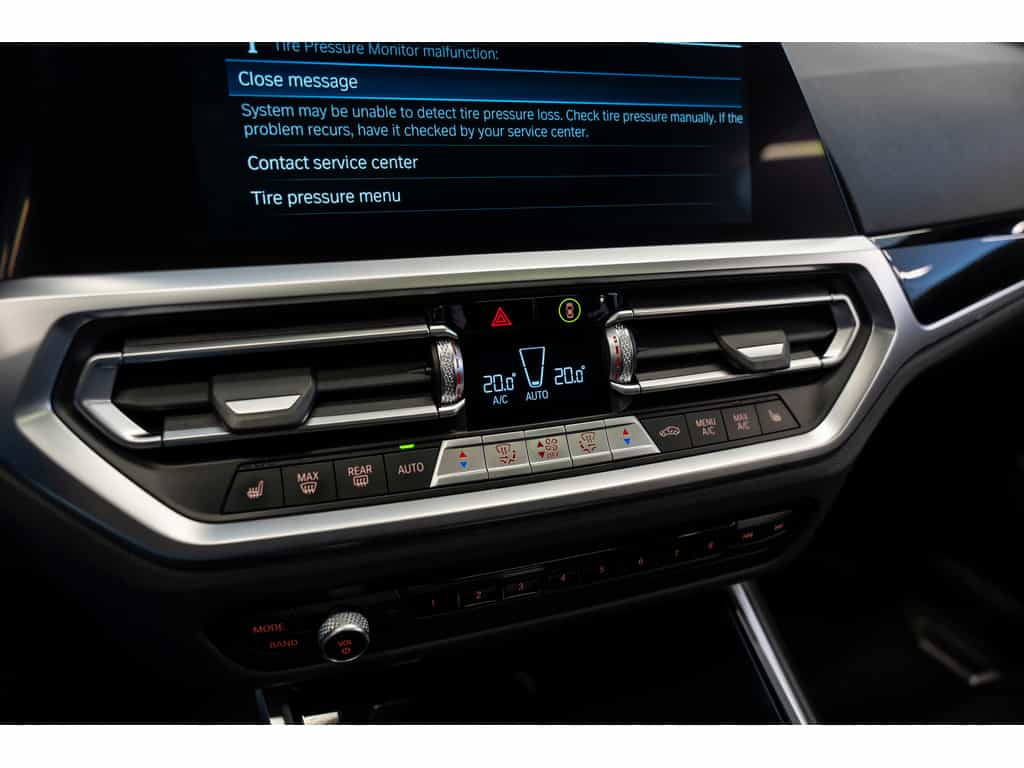 2022 BMW 3 Series 330e - Image 19