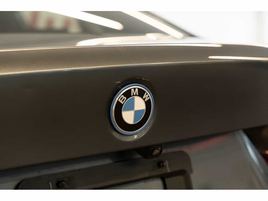 2022 BMW 3 Series 330e - Image 23