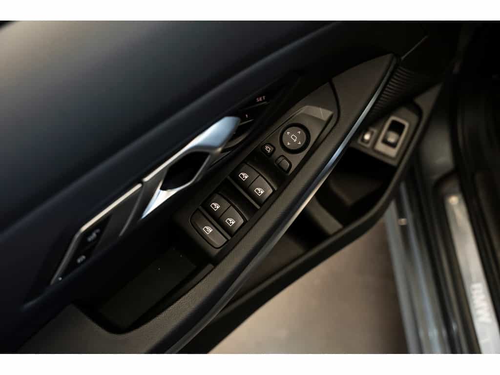 2022 BMW 3 Series 330e - Image 24