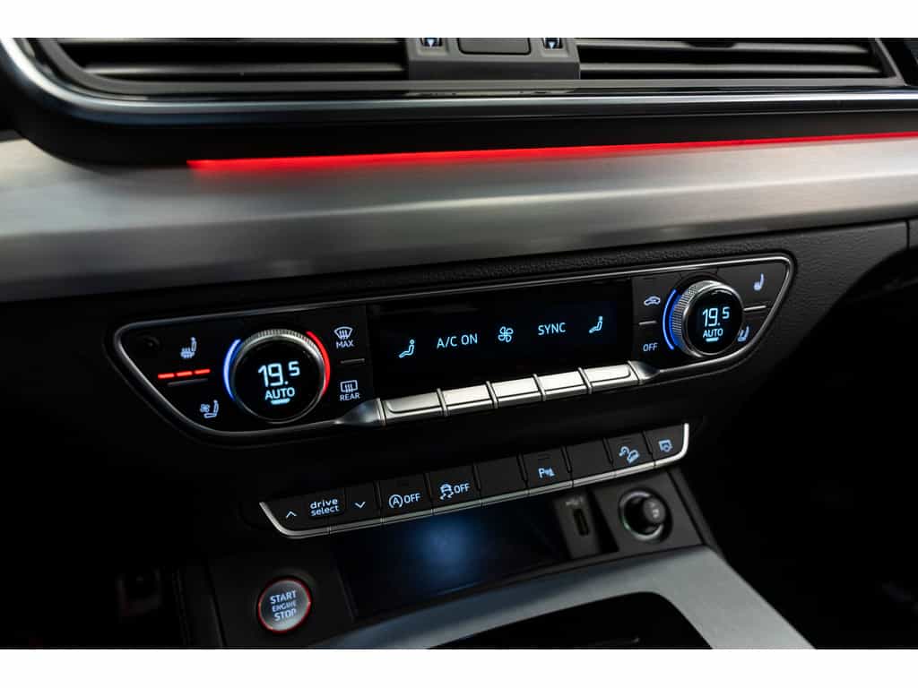 2022 Audi SQ5 Progressiv Black Optics Comfort Interior Pack - Image 20