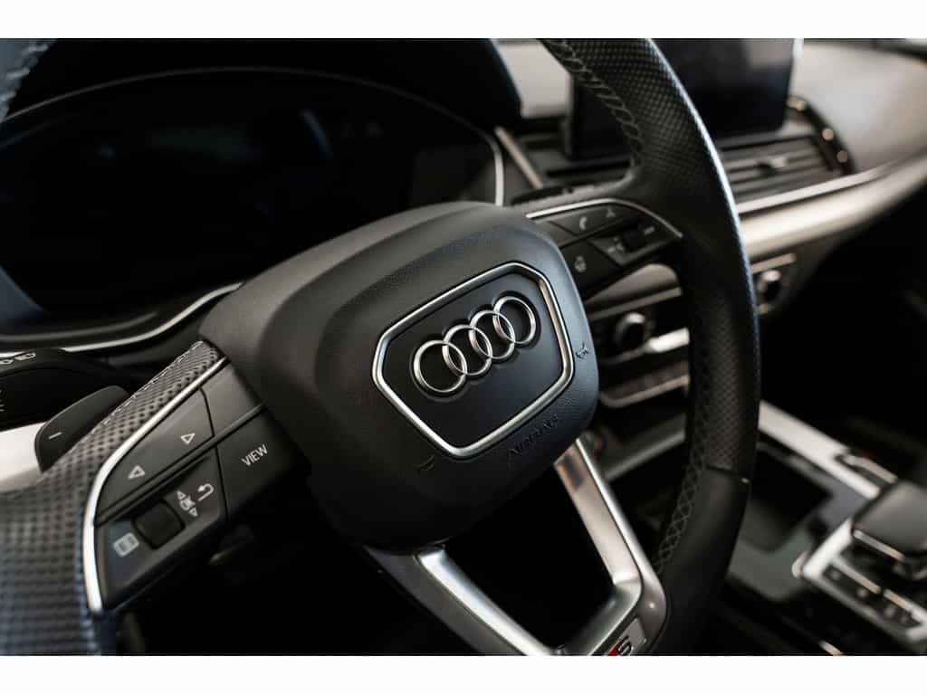 2022 Audi SQ5 Sportback Progressiv Black Optics Comfort Interior Pack - Image 12