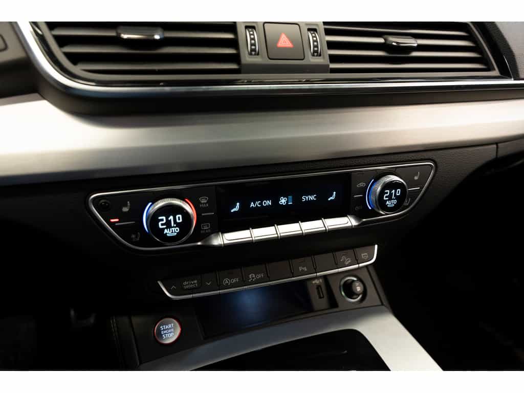 2022 Audi SQ5 Sportback Progressiv Black Optics Comfort Interior Pack - Image 23