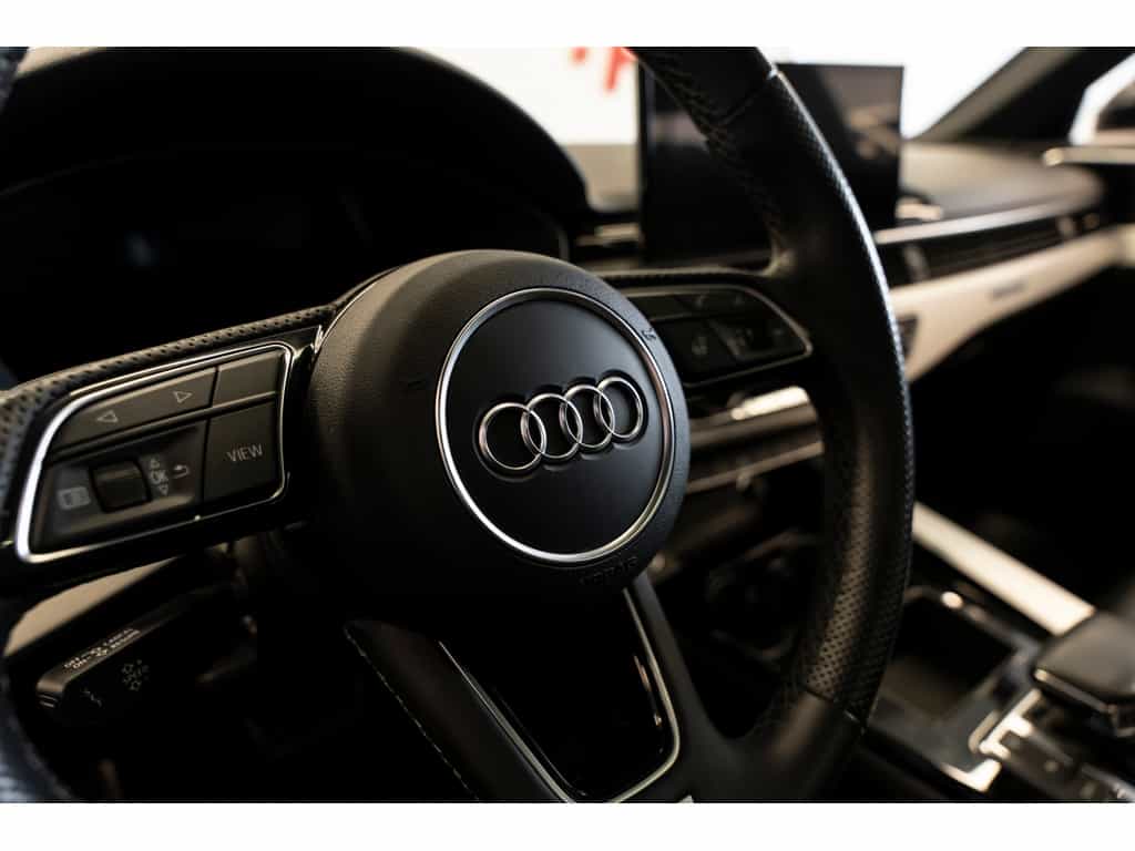 2023 Audi A4 Progressiv 45 Black Optics S-Line - Image 12