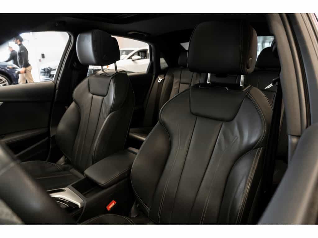 2023 Audi A4 Progressiv 45 Black Optics S-Line - Image 16