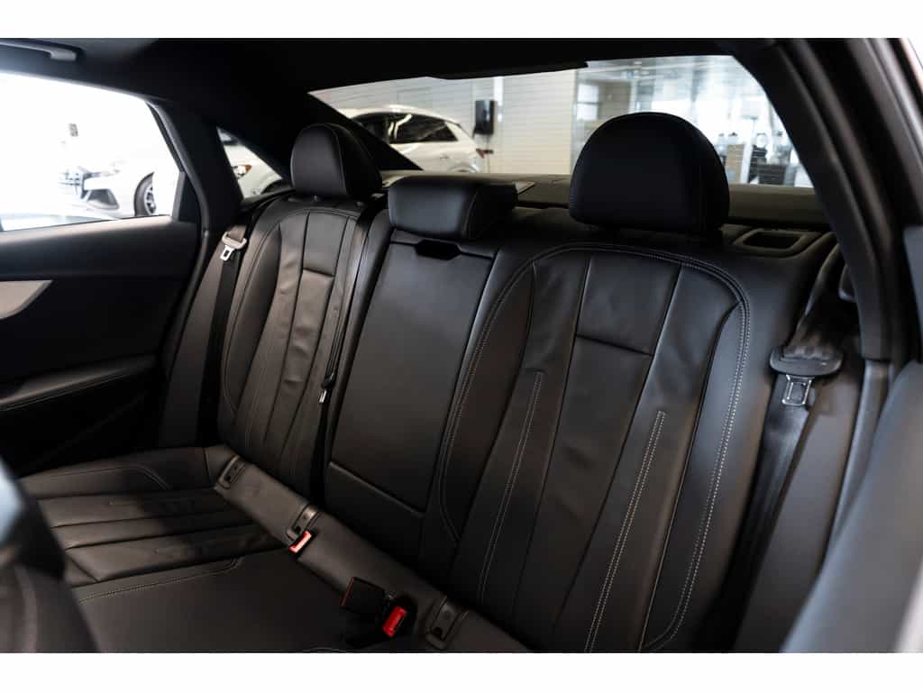 2023 Audi A4 Progressiv 45 Black Optics S-Line - Image 18