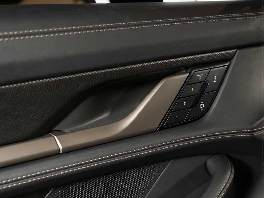 2025 Porsche Taycan 2025 Taycan Turbo S - Certifié Porsche Approved - Image 15