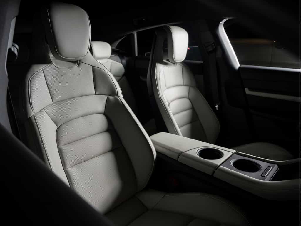 2022 Porsche Taycan 2022 Taycan 4S Cross Turismo - Image 4