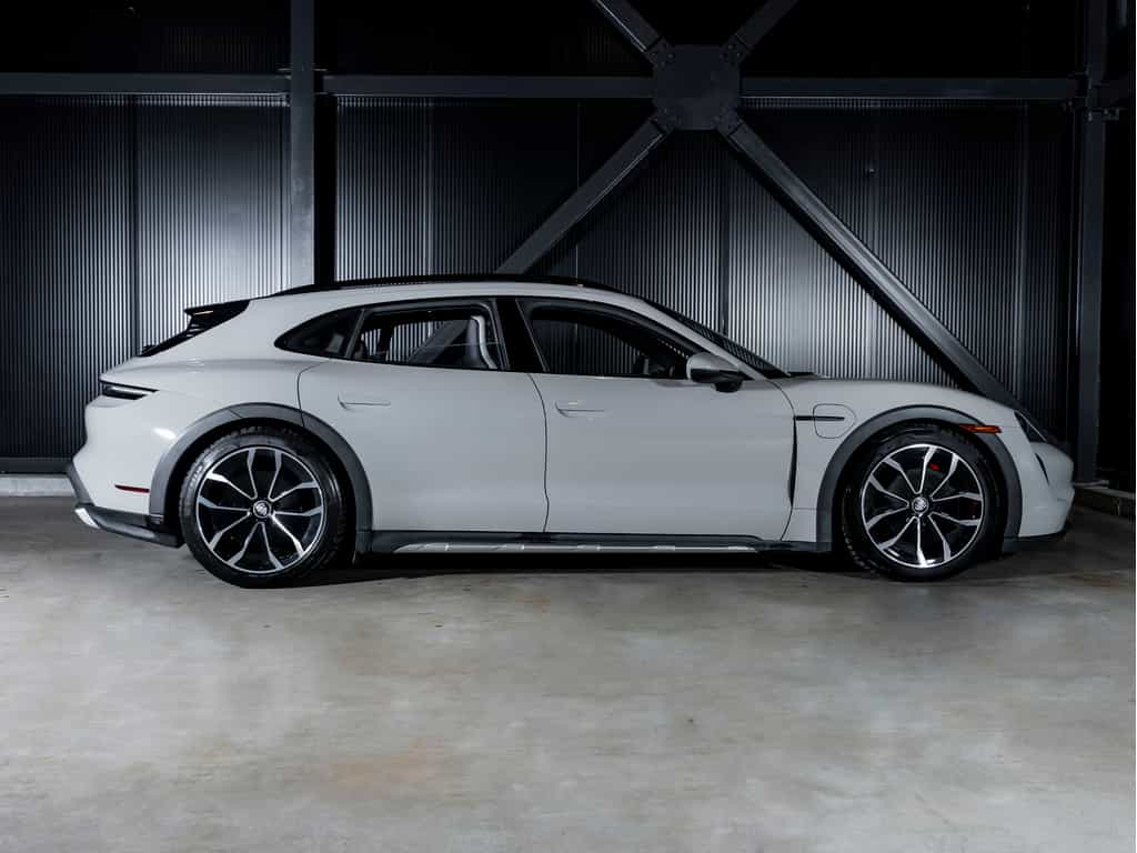 2022 Porsche Taycan 2022 Taycan 4S Cross Turismo - Image 9