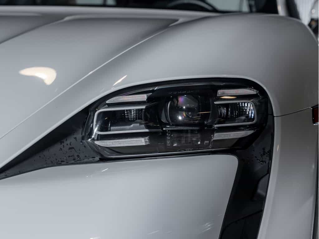 2022 Porsche Taycan 2022 Taycan 4S Cross Turismo - Image 17