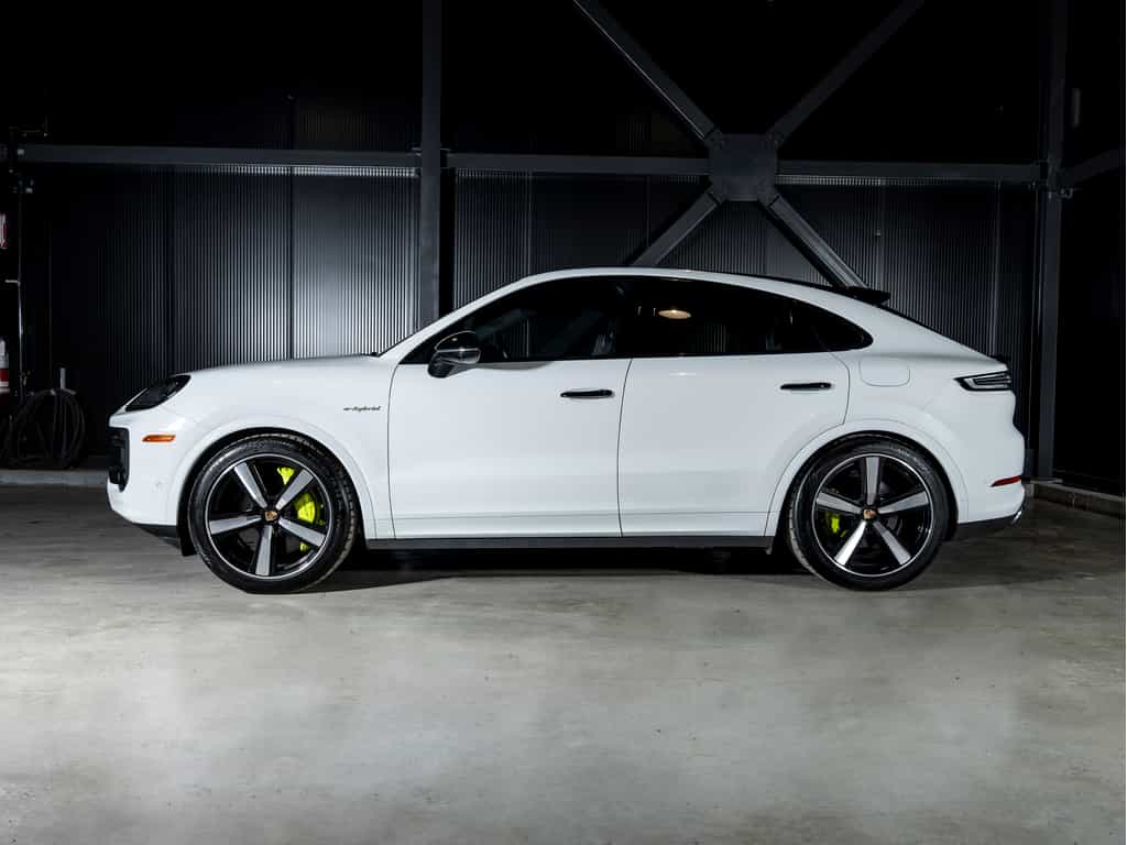 2024 Porsche Cayenne 2024 Cayenne Turbo e-Hybrid Coupe - CPO - Image 2