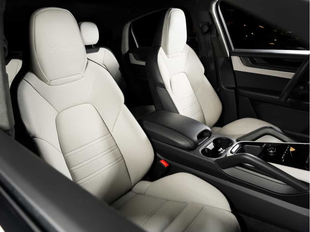 2024 Porsche Cayenne 2024 Cayenne Turbo e-Hybrid Coupe - CPO - Image 4