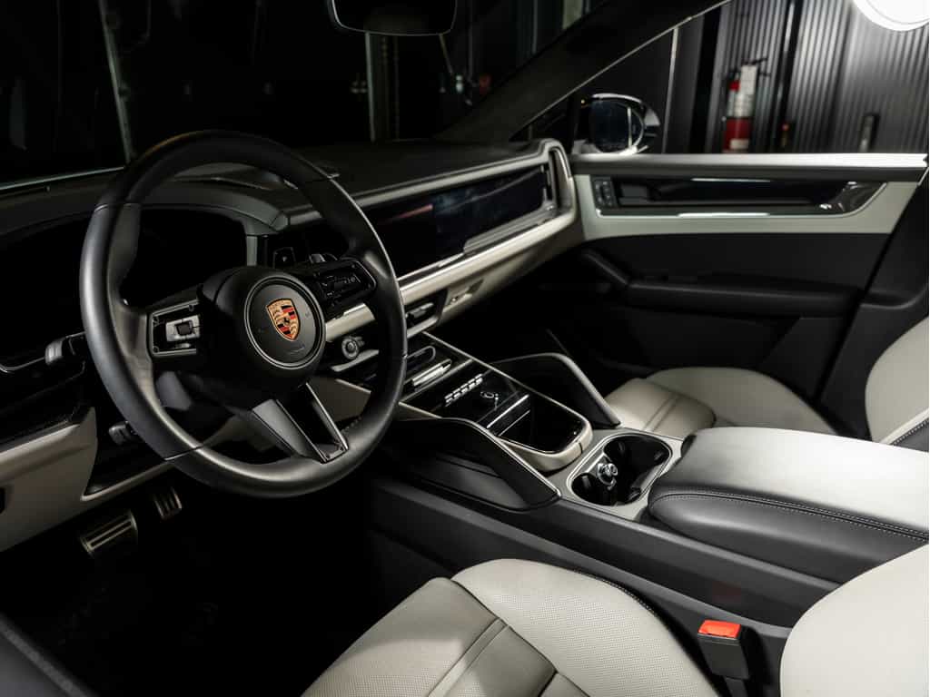 2024 Porsche Cayenne 2024 Cayenne Turbo e-Hybrid Coupe - CPO - Image 6