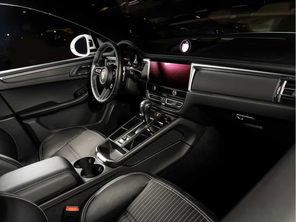 2025 Porsche Macan 2025 Macan T - Certifié Porsche Approved - Image 4