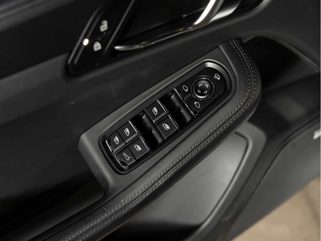 2025 Porsche Macan 2025 Macan T - Certifié Porsche Approved - Image 26