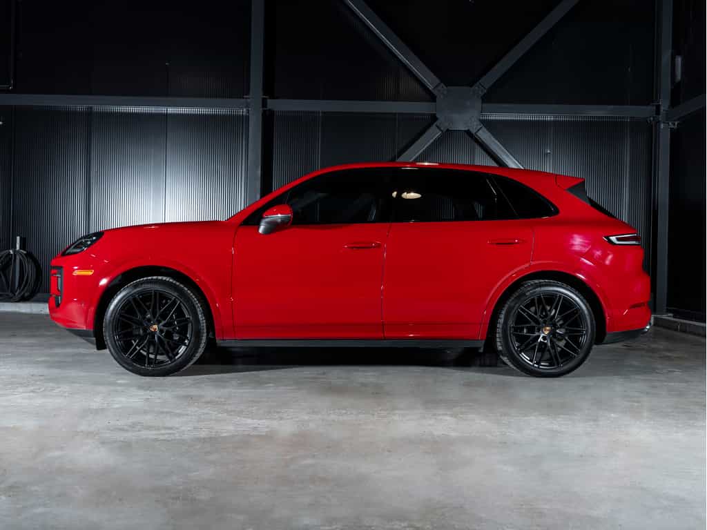 2025 Porsche Cayenne 2025 Cayenne V6 - Certifié Porsche Approved - Image 2