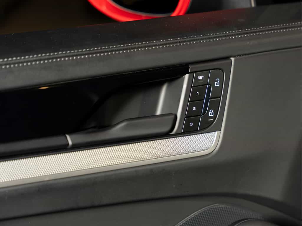 2025 Porsche Cayenne 2025 Cayenne V6 - Certifié Porsche Approved - Image 25