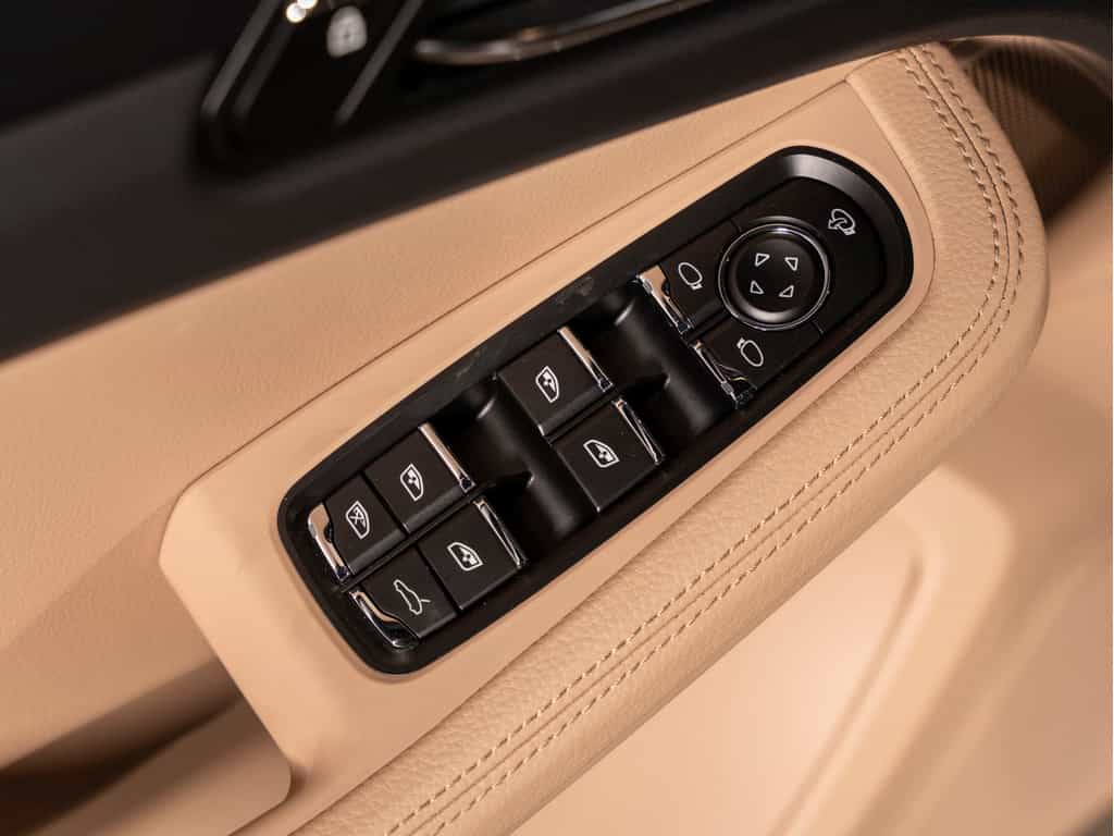 2025 Porsche Macan 2025 Macan - Certifié Porsche Approved - Image 23