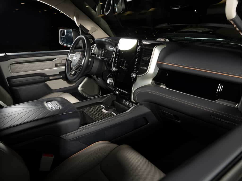 2025 RAM 1500 2025 Ram 1500 Tungsten 4x4 Crew Cab - Image 4