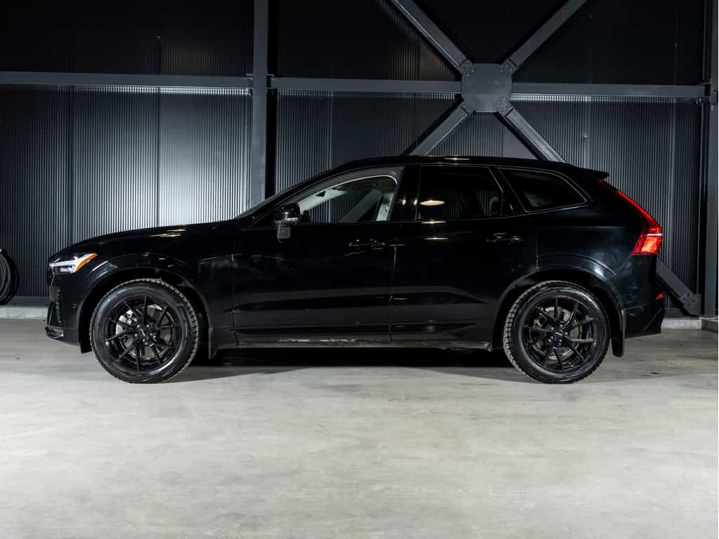 Image 2 Volvo XC60 2023 Volvo XC60 B6 Ultimate Dark Theme 2023