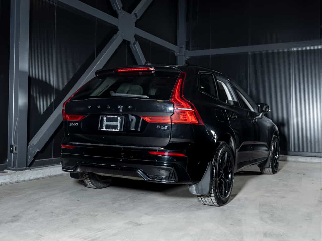Image 3 Volvo XC60 2023 Volvo XC60 B6 Ultimate Dark Theme 2023