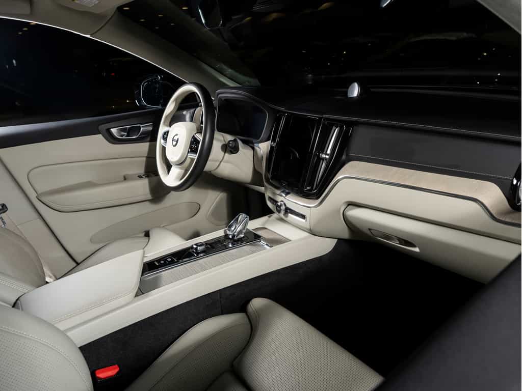 Image 4 Volvo XC60 2023 Volvo XC60 B6 Ultimate Dark Theme 2023