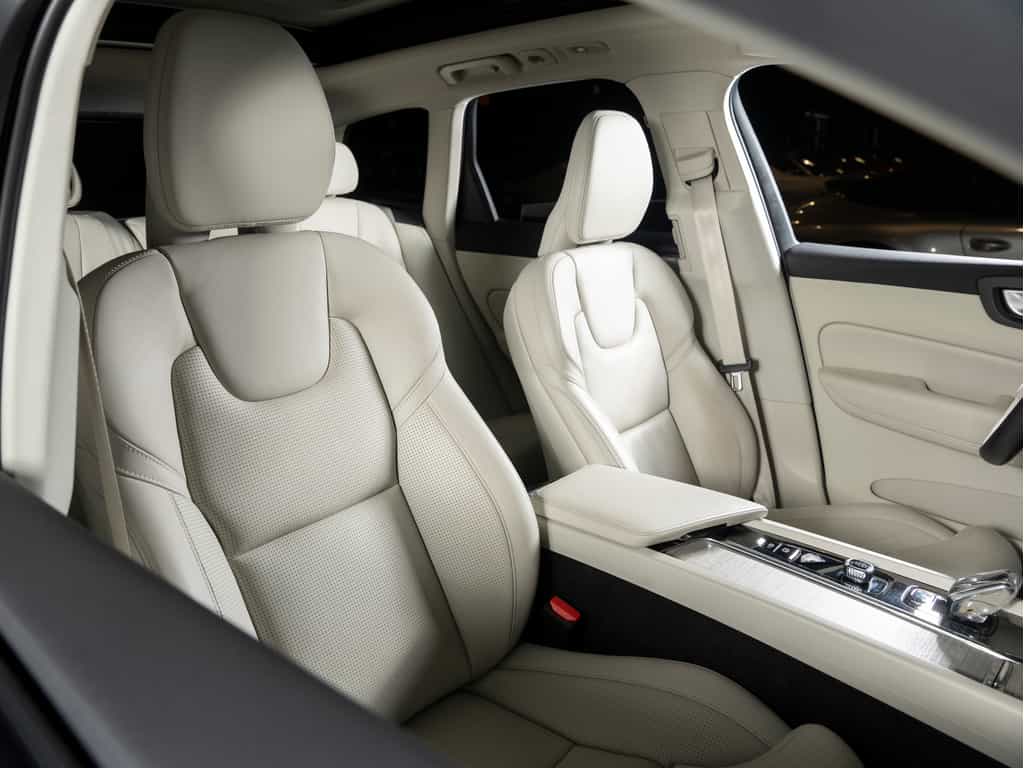 Image 12 Volvo XC60 2023 Volvo XC60 B6 Ultimate Dark Theme 2023