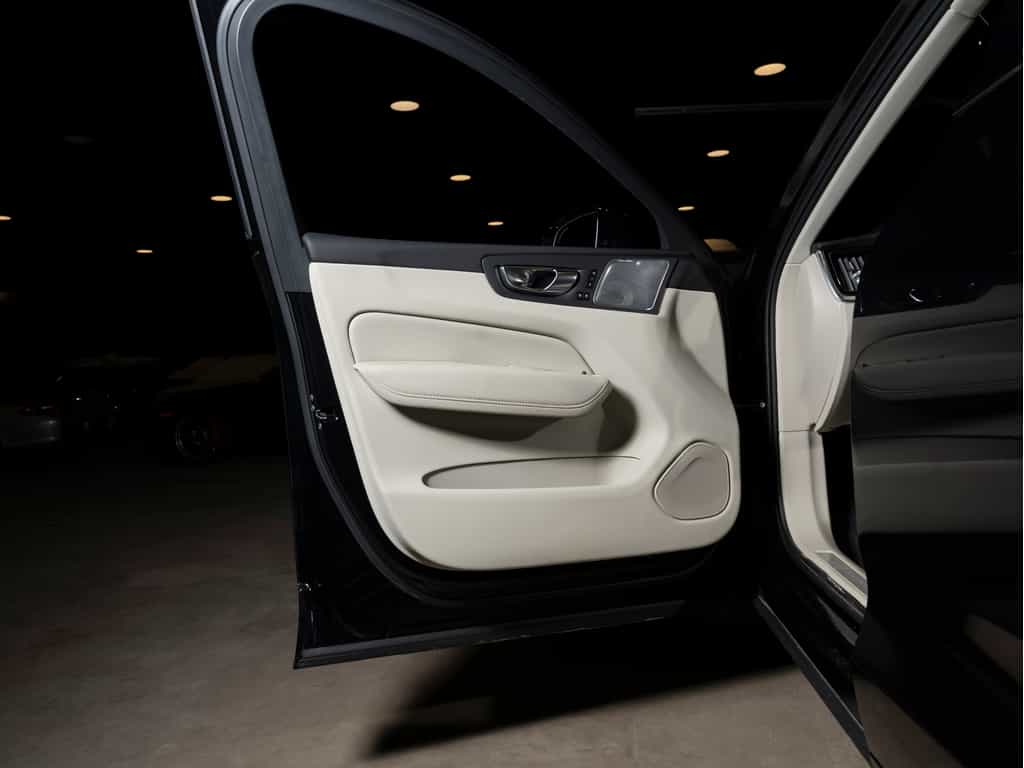 Image 21 Volvo XC60 2023 Volvo XC60 B6 Ultimate Dark Theme 2023