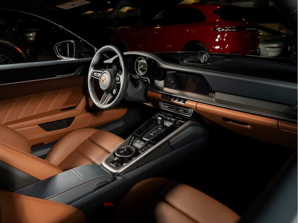 Image 5 Porsche 911 2024 911 Carrera 4 - 33KM FROM NEW - CPO 2024