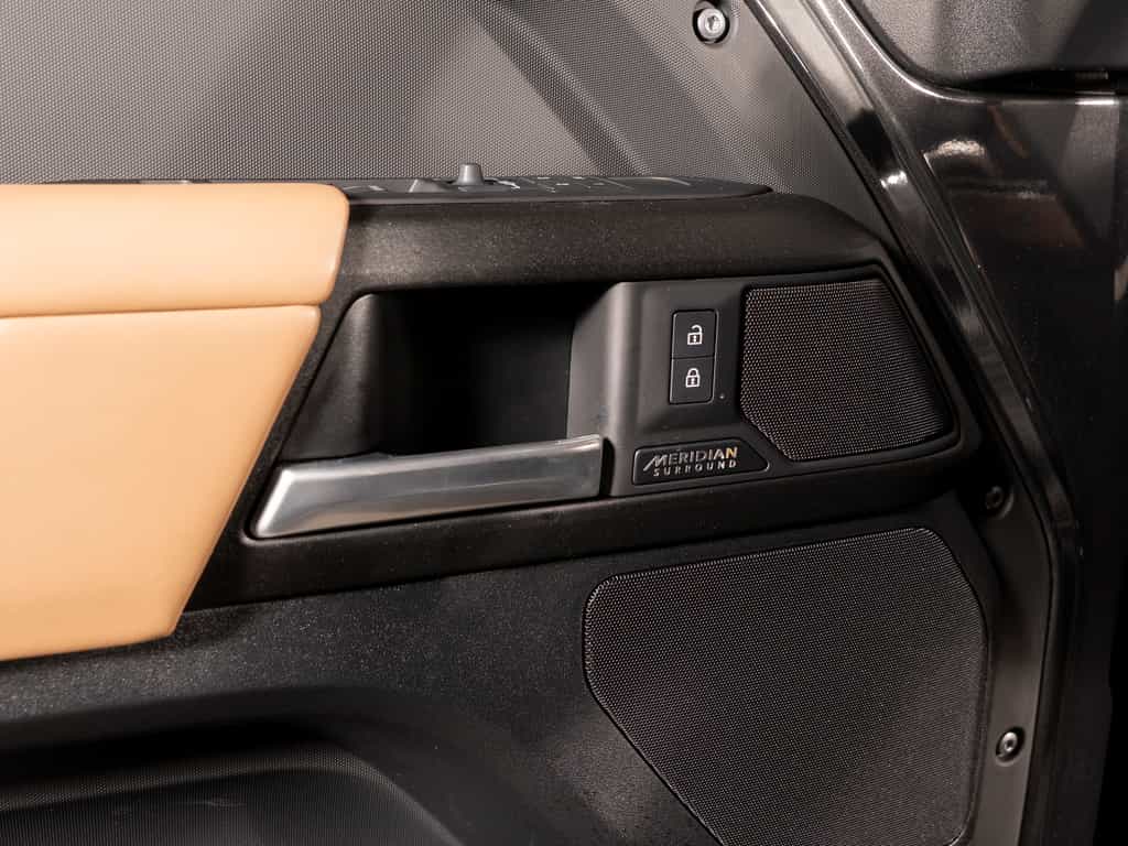 Image 26 Land Rover Defender 2025 Land Rover Defender 110 P400 X 2025