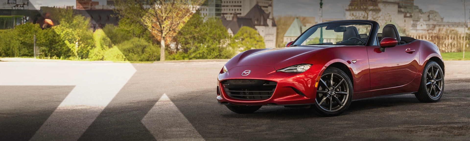 nexauto : Pre-owned red Mazda Miata photographed in the streets of Quebec.